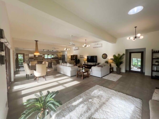 Palm Cove Villa Private 3-bedroom villa with pool near Kabalana Beach